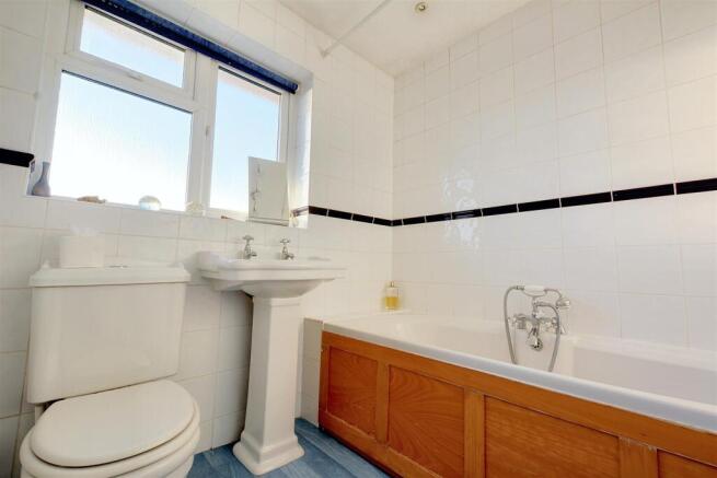 Bathroom_1.jpeg
