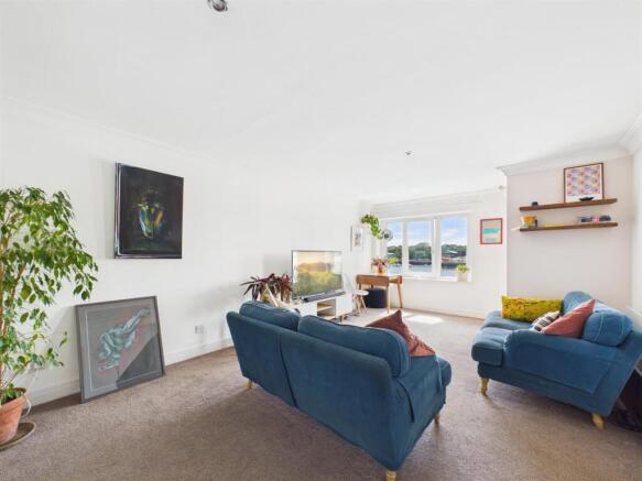 lounge 1.jpg
