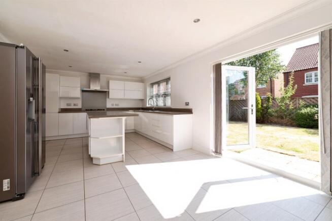 4 bed Detached for sale Image 5