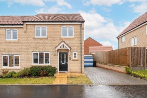 Sparrowhawk Close, Hopton