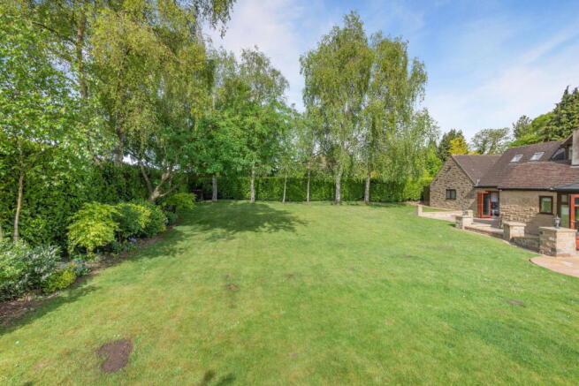 5 bed Detached for sale Image 10
