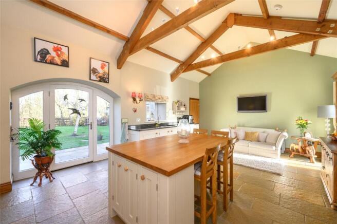 Kitchen / Dining Rm