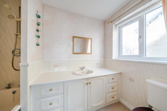 4 bed Detached for sale Image 10