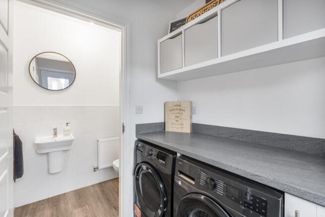 4 bed House for sale Image 10