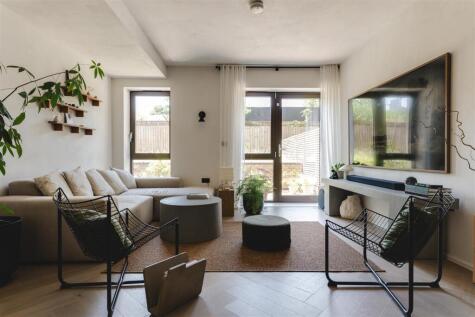 Navarino Grove, Hackney