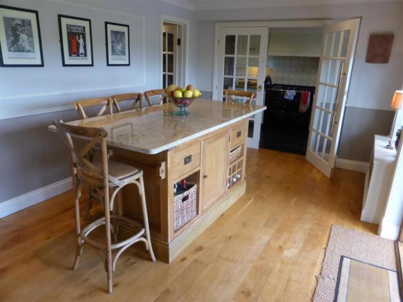 DINING/GARDEN ROOM