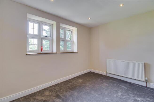 4 bed Semi-Detached for sale Image 12