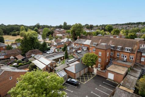 Oakley Place, Hartley Wintney, RG27