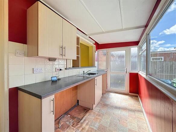 2 bed Detached Bungalow for sale Image 7