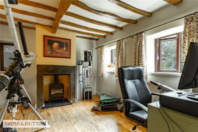 6 bed Detached for sale Image 12