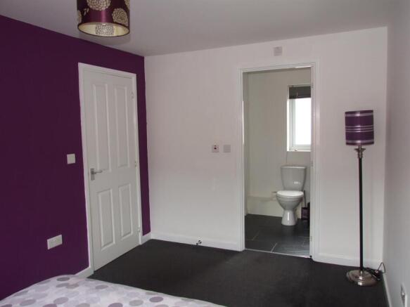 3 bed Terraced to rent Image 5