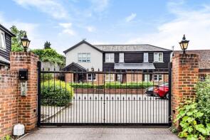 5, Wiggins Yard, Bridge Street, Godalming GU7 1HW