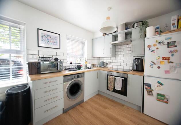 2 bed Flat for sale Image 6