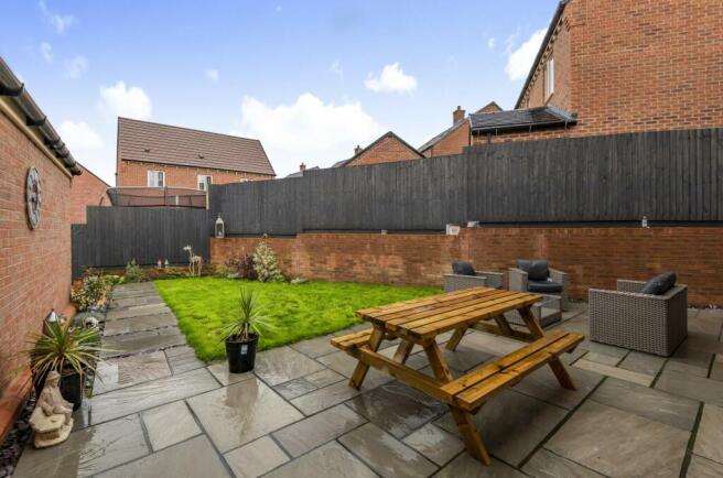 2 Broadleaf Road, Lutterworth