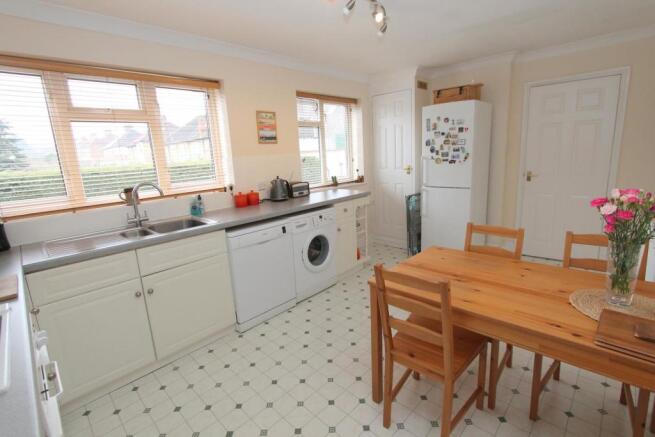 KITCHEN3.JPG