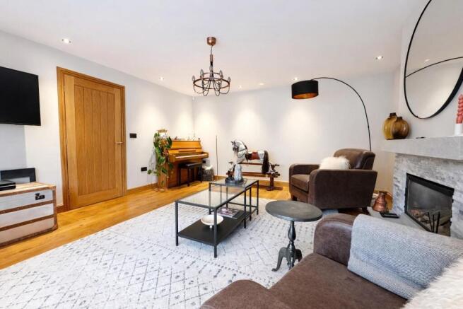 5 bed Detached for sale Image 5