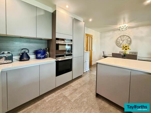 3 bed Semi-Detached for sale Image 5