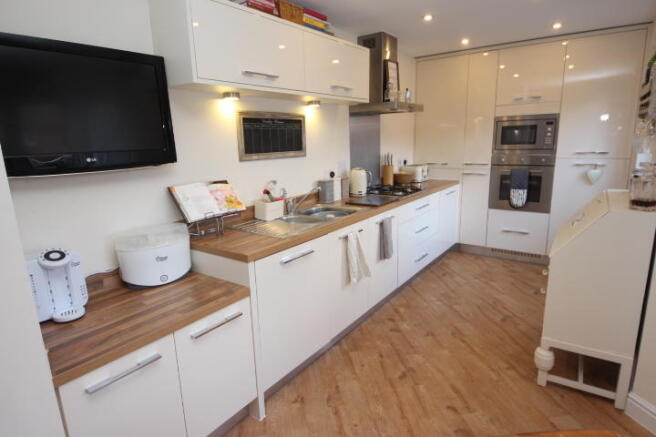 Kitchen/b'fast room
