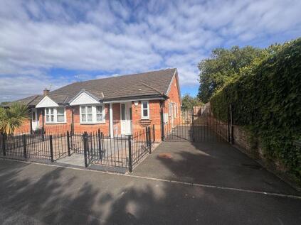 Eastfield Road, Benton
