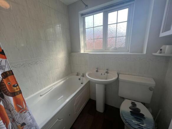Sir John Bathroom 1.jpg