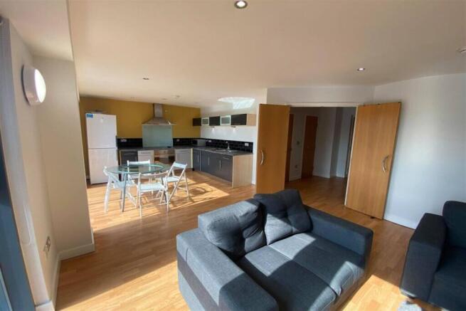 2 bed Apartment to rent Image 5