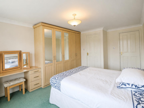 2 bed Apartment for sale Image 7