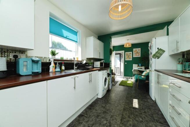 3 bed Terraced for sale Image 6