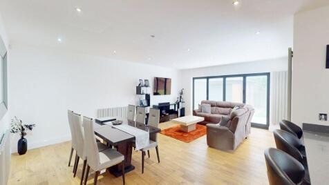 Manchester Road, Westhoughton, BL5