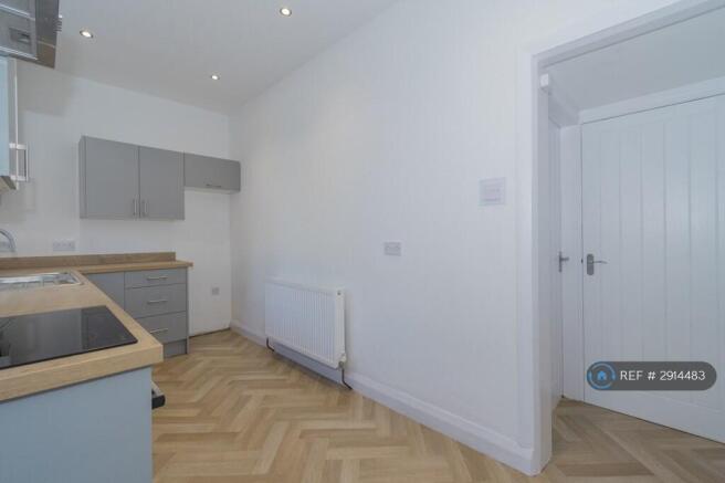 3 bed Terraced to rent Image 4