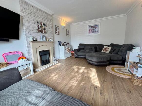 Arcadia Road, Burnham-On-Crouch photo 4