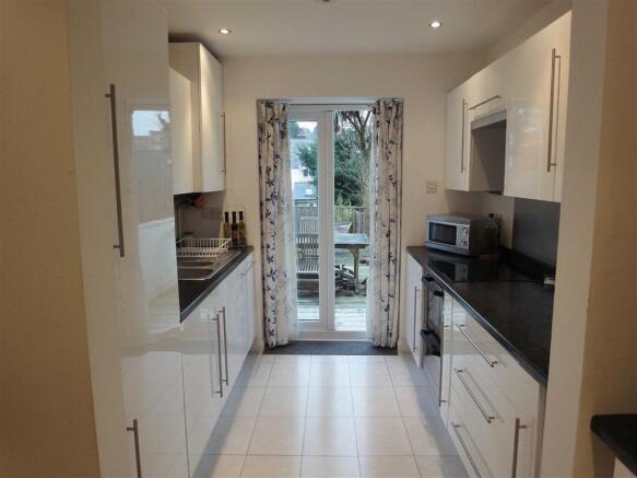 KITCHEN/DINING ROOM: