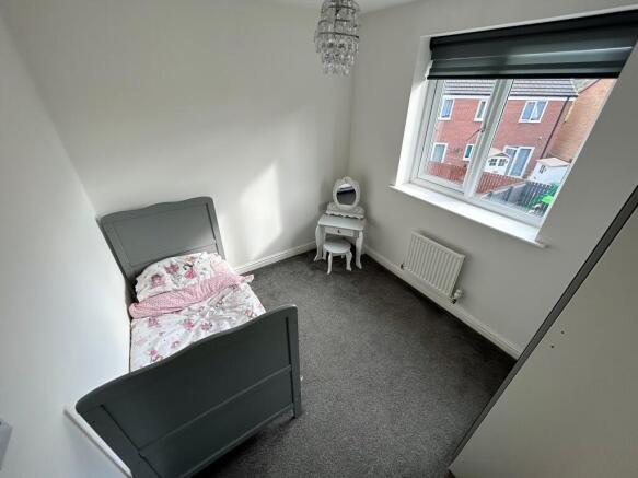 3 bed Semi-Detached to rent Image 11