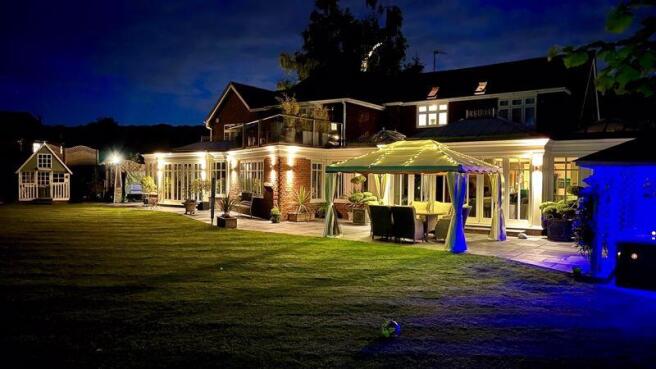 No Chain, Wooburn Green, With Exceptional Annexe Cottage photo 4