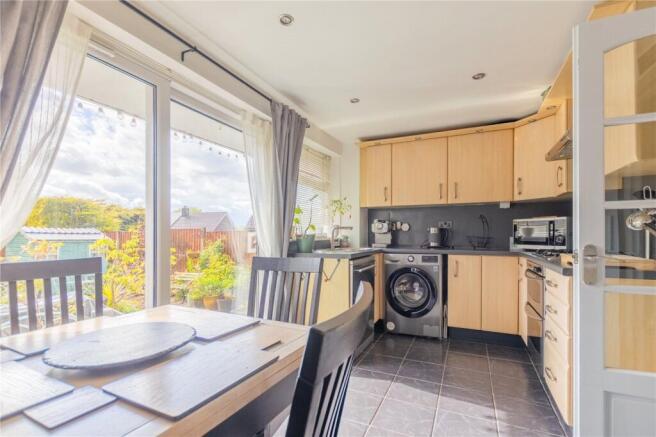 4 bed Semi-Detached for sale Image 6