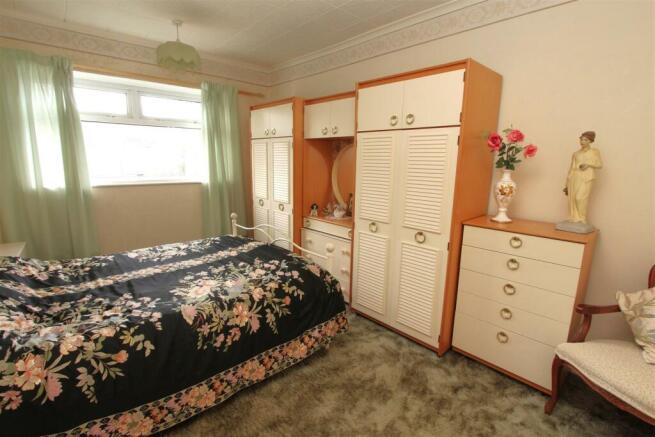 Bedroom 1.JPG