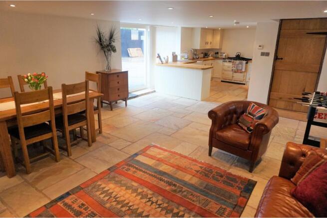 Lounge/Dining Room