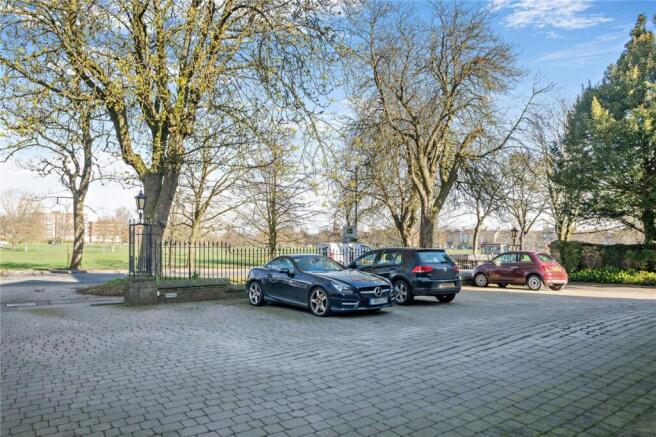 2 bed Apartment for sale Image 12