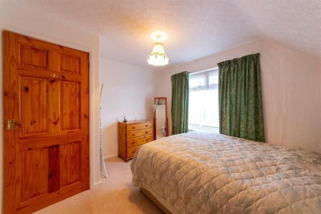 8 Trostrey Close-1.jpg