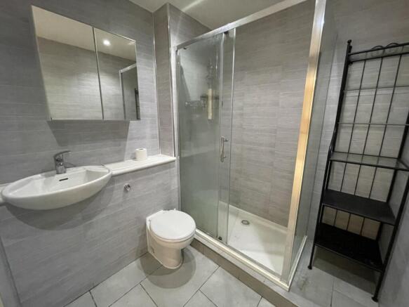 2 bed Apartment to rent Image 8