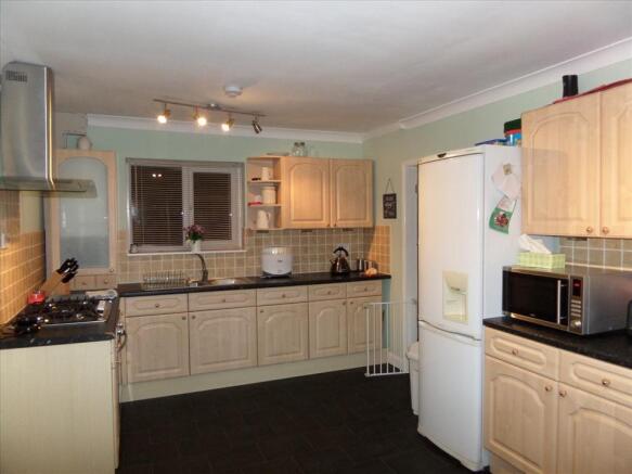 KITCHEN/BREAKAST ROOM