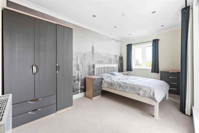 5 bed Town House for sale Image 12