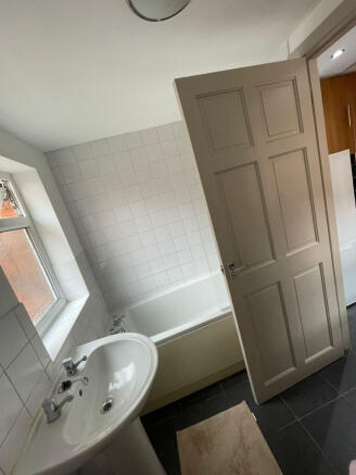 3 bed House to rent Image 7