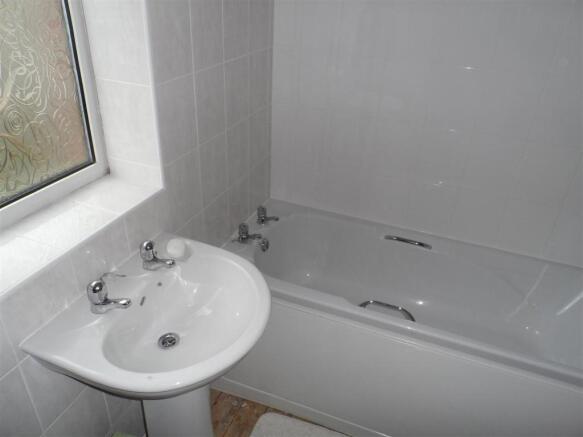 FAMILY BATHROOM