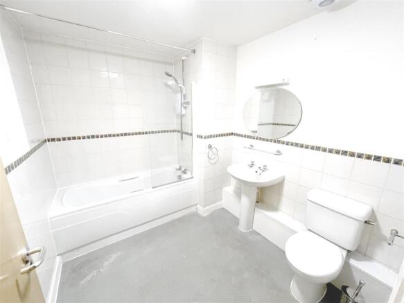 2 bed Apartment to rent Image 6