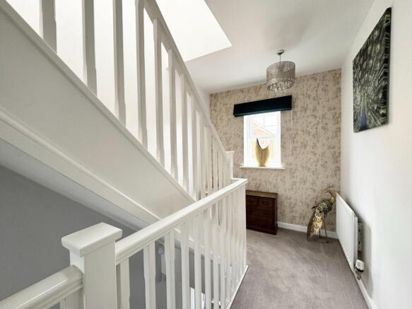 5 bed Detached for sale Image 11