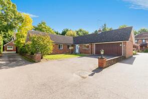 8, Hollydell, Hertford SG13 8BE