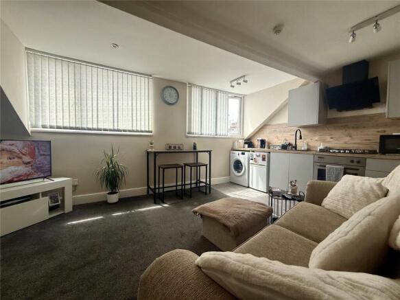 2 bed Apartment for sale Image 7