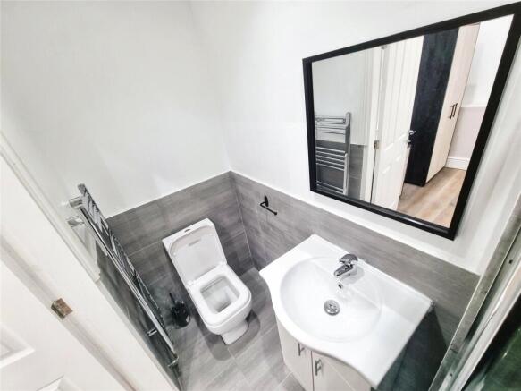 1 bed Detached to rent Image 5