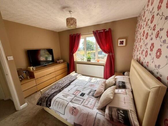 4 bed Detached for sale Image 8