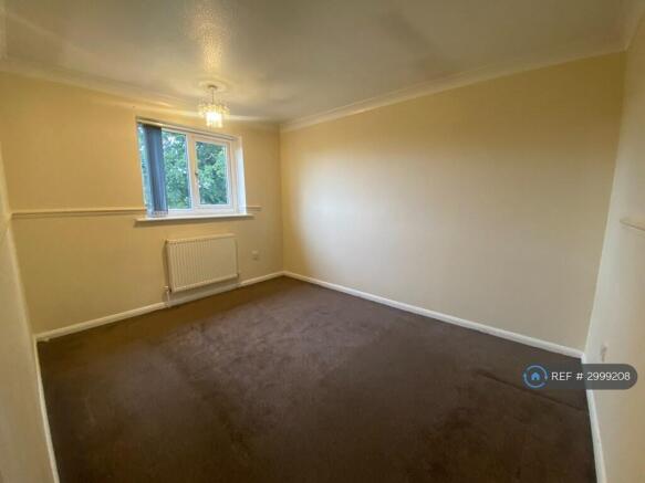 3 bed Semi-Detached to rent Image 12